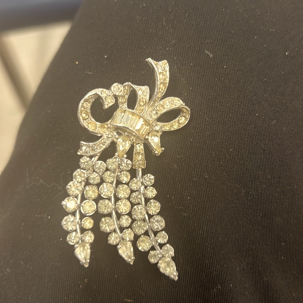 Brooch pin